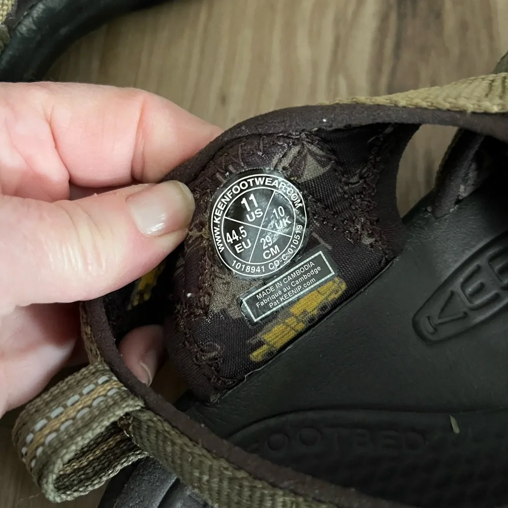 KEEN Men's Newport H2 Closed Toe Sandals, Dark Olive/Antique Bronze, Sz 11